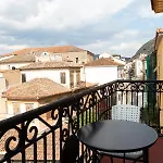 Vila Mora Valisi *