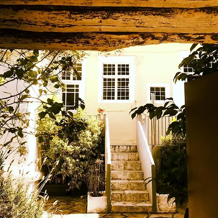 Mora Valisi Vila
