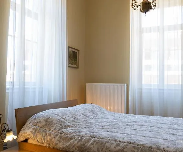 Mora Valisi * Nafplion