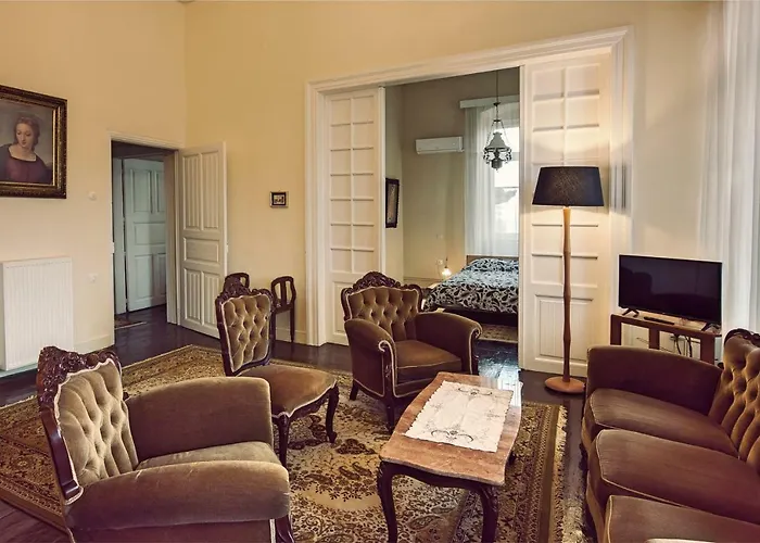 Mora Valisi * Nafplion