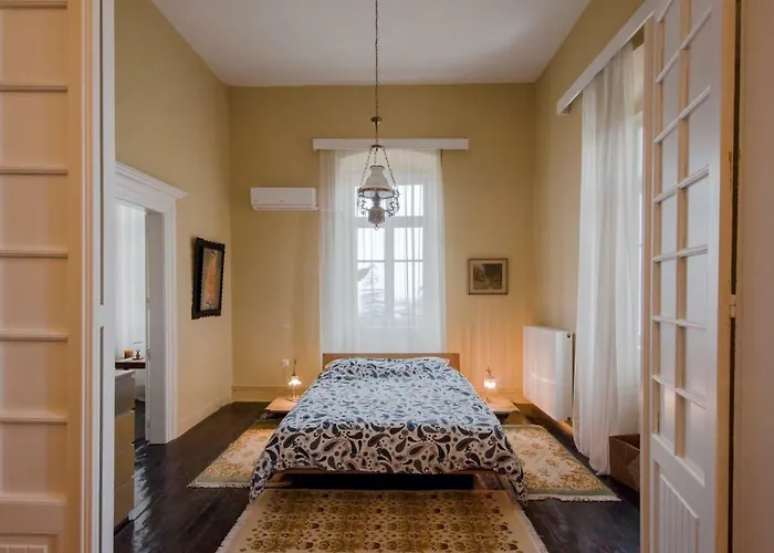 Mora Valisi * Nafplion